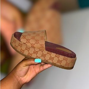 DESIGNER | GUCCI SLIDES | WORN, LIKE NEW | BOUGHT FROM GUCCI IN LA | SIZE 39